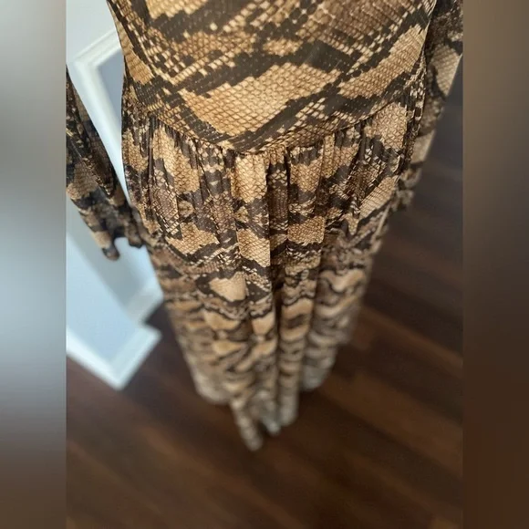Elegant Brown Snake Print Maxi Dress - Picture 6 of 9